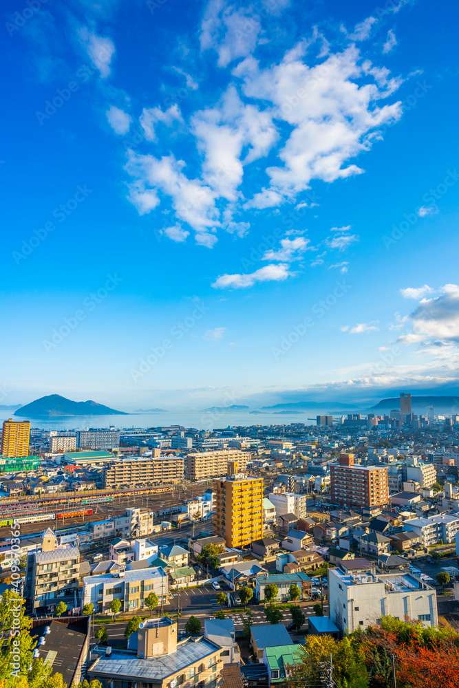 Obraz premium 青空の都市風景 香川県