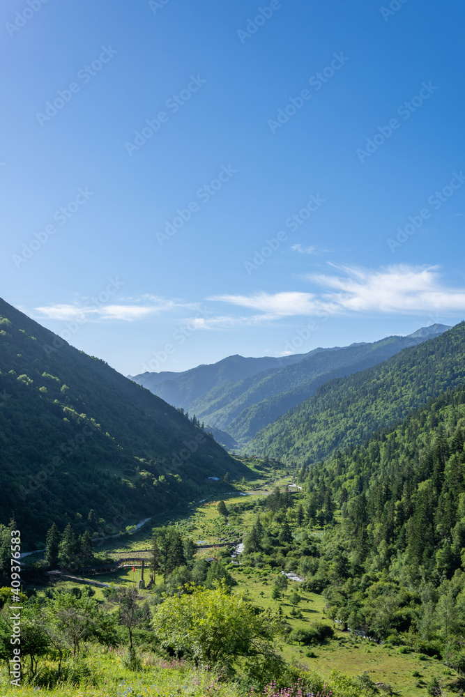 Fototapeta premium 中国・四川省・アバチベット族チャン族自治州茂県牙骨寨の自然