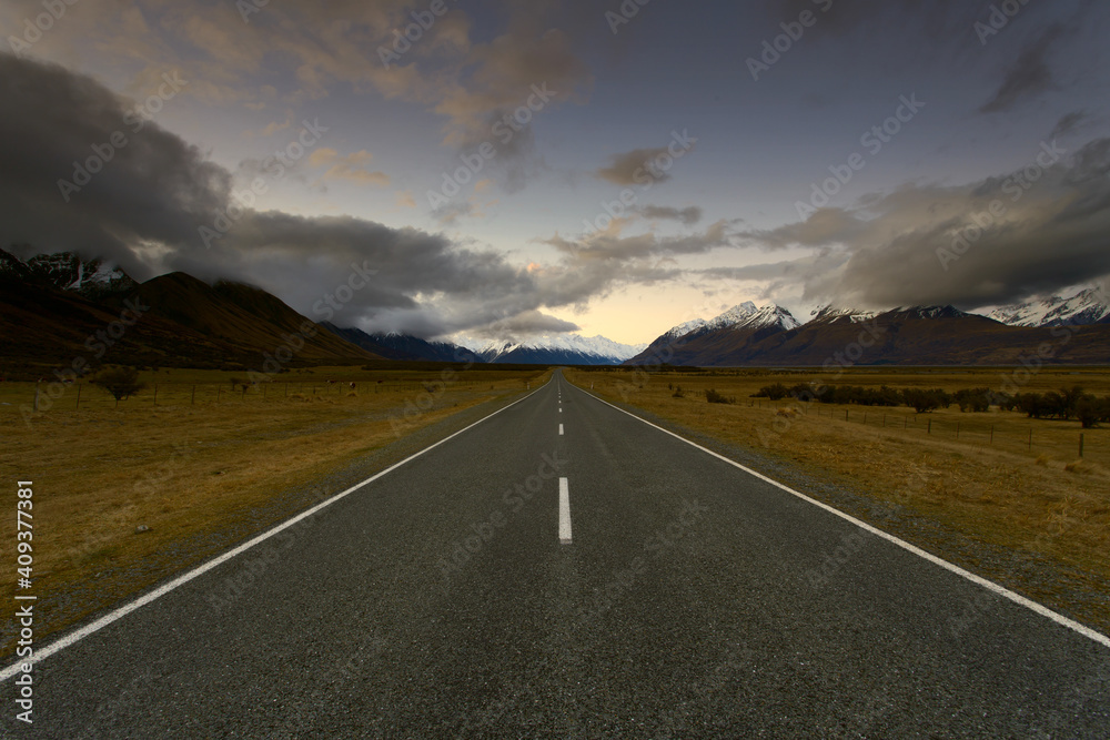 Naklejka premium Road to Aoraki / Mount Cook, Mountain in New Zealand