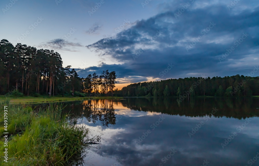 Fototapeta premium Sunset over the pond in summer