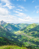 Ausblick ins hintere Kleinwalsertal und auf Hirschegg