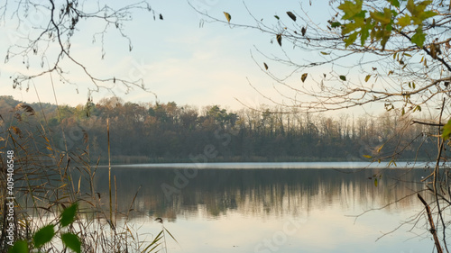 Il lago di Montorfano in provincia di Como in una giornata d'inverno. photo