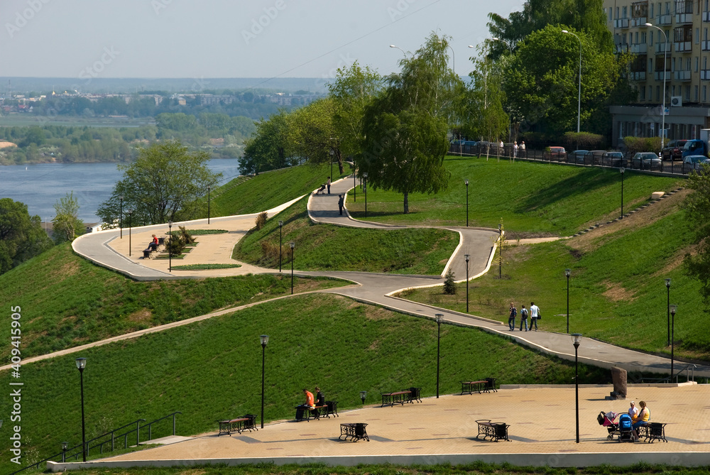 Obraz premium Panoramic view of Nizhny Novgorod. View of the Nizhnevolzhskaya Embankment and the Nizhny Novgorod Kremlin, a city on the Volga River Russia
