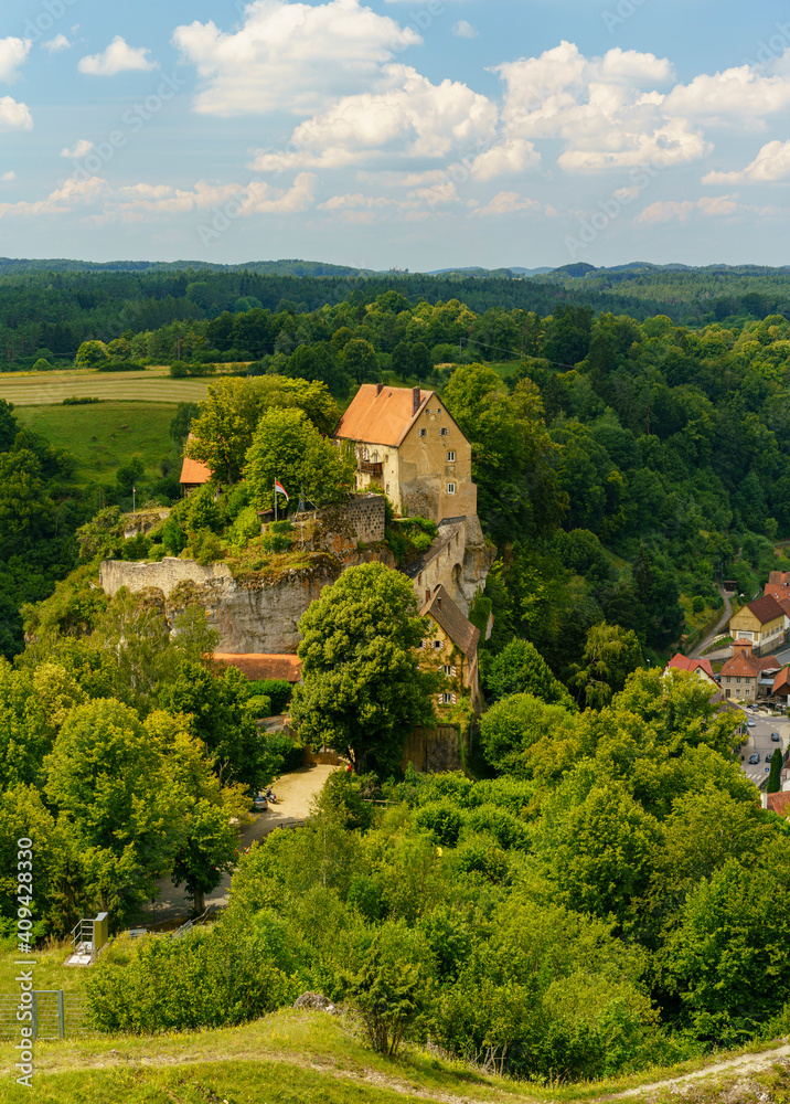 Burg Pottenstein oberhalb der Stadt Pottenstein, Fränkische Schweiz, Landkreis Bayreuth, Franken, Oberfranken, Bayern, Deutschland