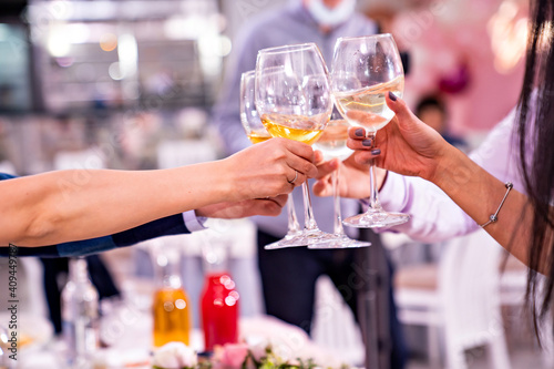 фотографія hands with a glass of wine