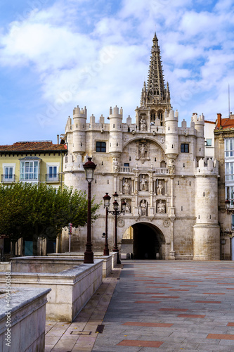 Fototapeta Naklejka Na Ścianę i Meble -  Gateway to the city of Burgos. Arch of Santa Maria. Ancient wall.
