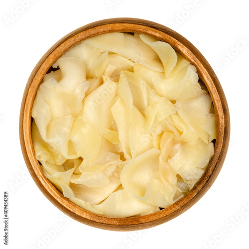 Φωτογραφία Gari, pickled ginger in a wooden bowl