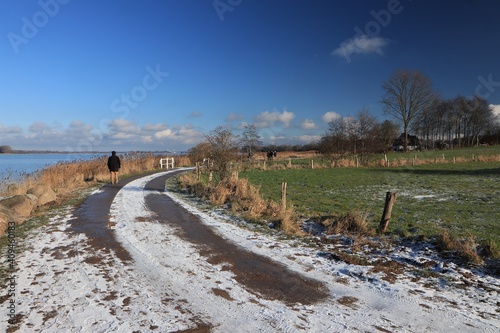 Spaziergang an der schönen Schlei im Winter.