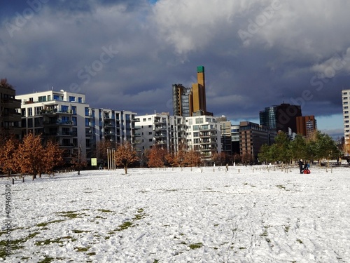 Schnee in Berlin im Gleisdreieckpark photo