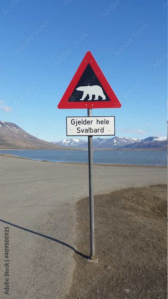 Eisbär-Warnschild in Longyearbyen