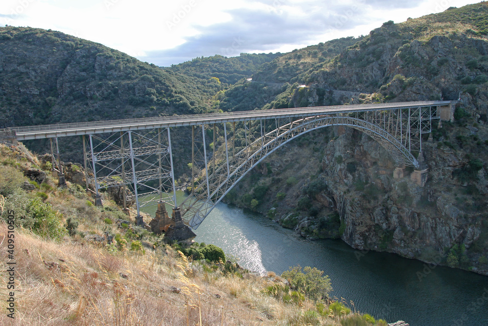 The Requejo bridge is an engineering work built to cross the Duero River between the Sayago and Aliste regions, in the province of Zamora, Spain. The bridge was inaugurated on September 15, 1914. The Requejo bridge is an engineering work built to cross the Duero River between the Sayago and Aliste regions, in the province of Zamora, Spain. The bridge was inaugurated on September 15, 1914.