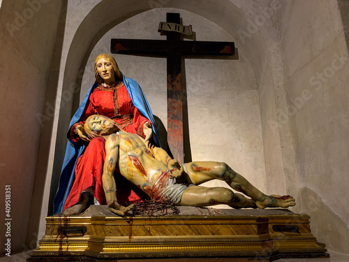 jesus and mary, pieta