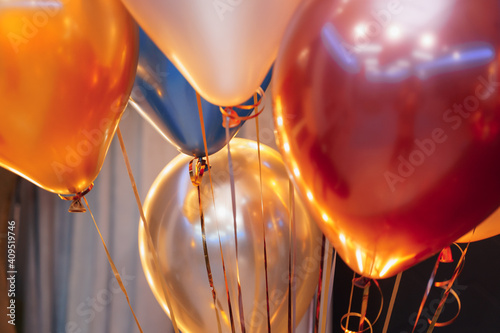 Schilderij op canvas A bunch of beautiful chrome helium balloons for a child's birthday