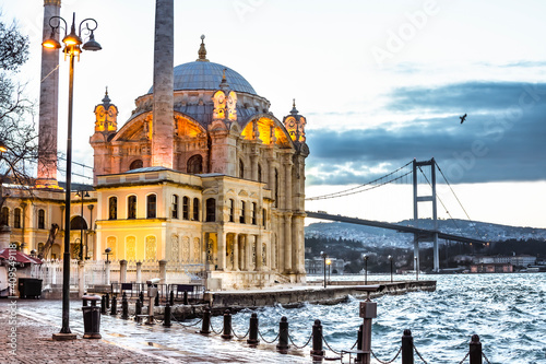 Beautiful Istanbul landscape. Sunrise near Bosphorus bridge (aka: 15 July Martyrs Bridge. Turkish: 15 Temmuz Sehitler Koprusu). Storm near Grand Imperial Mosque of Sultan Abdulmecid in Ortakoy, Turkey © Ersin