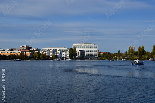 Panorama am Fluss Spree im Herbst, Halbinsel Stralau, Berlin photo