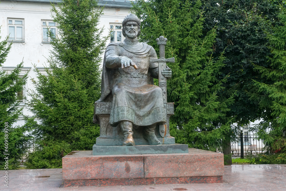 Kostroma, Monument to the founder of Kostroma - Prince Yuri Dolgoruky. Golden ring of Russia