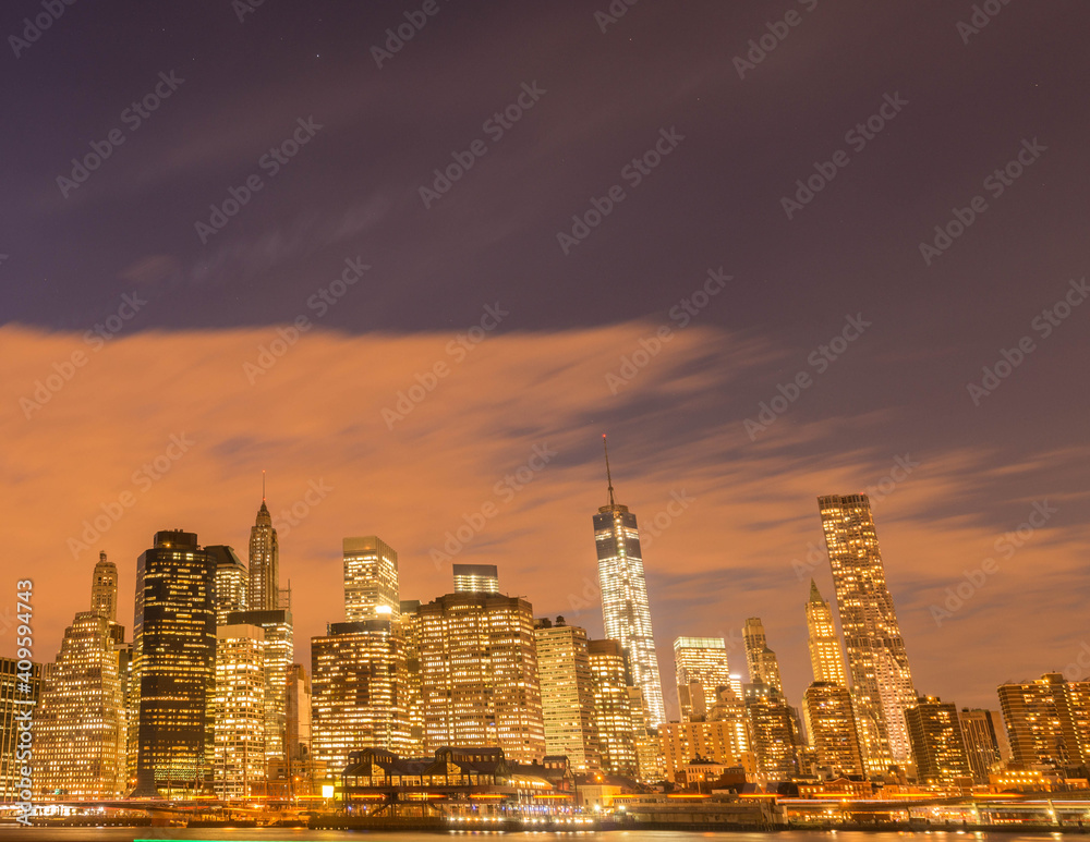 Fototapeta premium View of lower Manhattan from Brooklyn