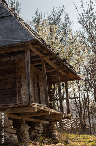 old log cabin © Iorgulescu Raluca