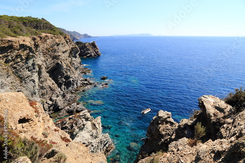 Obraz na płótnie Calanque de l'Indienne sur l'île de Porquerolles w salonie