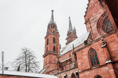 Basel, Münster, Kirche, Münsterplatz, Kreuzgang, Grossbasel, Altstadt, Altstadthäuser, historische Gassen, Stadt, Pfalz, Rhein, Winter, Schnee, Schneedecke, Schweiz