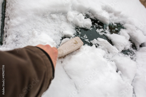 Schnee fegen auf der Frontscheibe, freie Sicht, Fahrsicherheit  photo