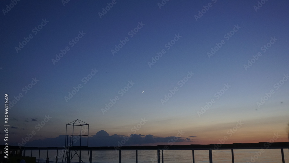 Obraz premium moon and sunset
