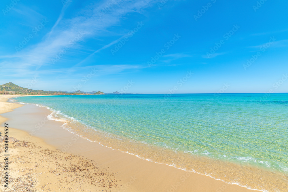 Obraz premium Blue sky and turquoise water in Cala Sinzias