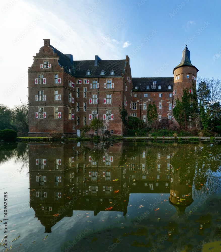 Wasserschloss und Teich in Bedburg Erft