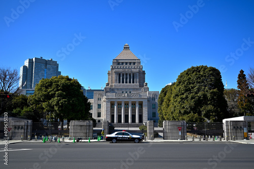 国会とパトカー