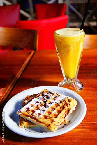 Wafles y Jugo 