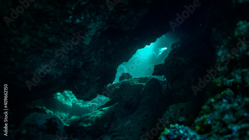 Grotte sous marine