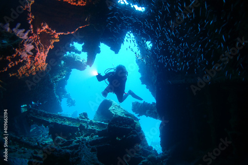 Diving in the Caribbean at the RMS Rhone, beautiful environment with beautiful animals, the ship sank 1867 at Salt Island and 123 people lost there lives, 