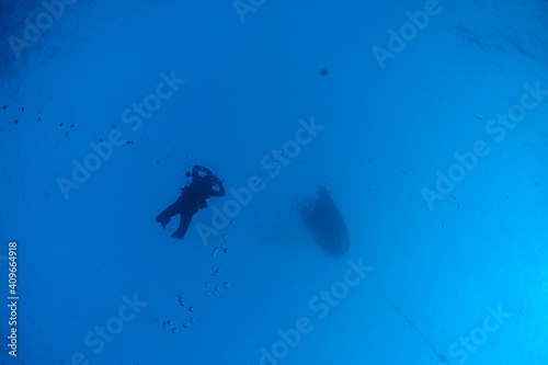 Diving in the Caribbean at the RMS Rhone, beautiful environment with beautiful animals, the ship sank 1867 at Salt Island and 123 people lost there lives, 