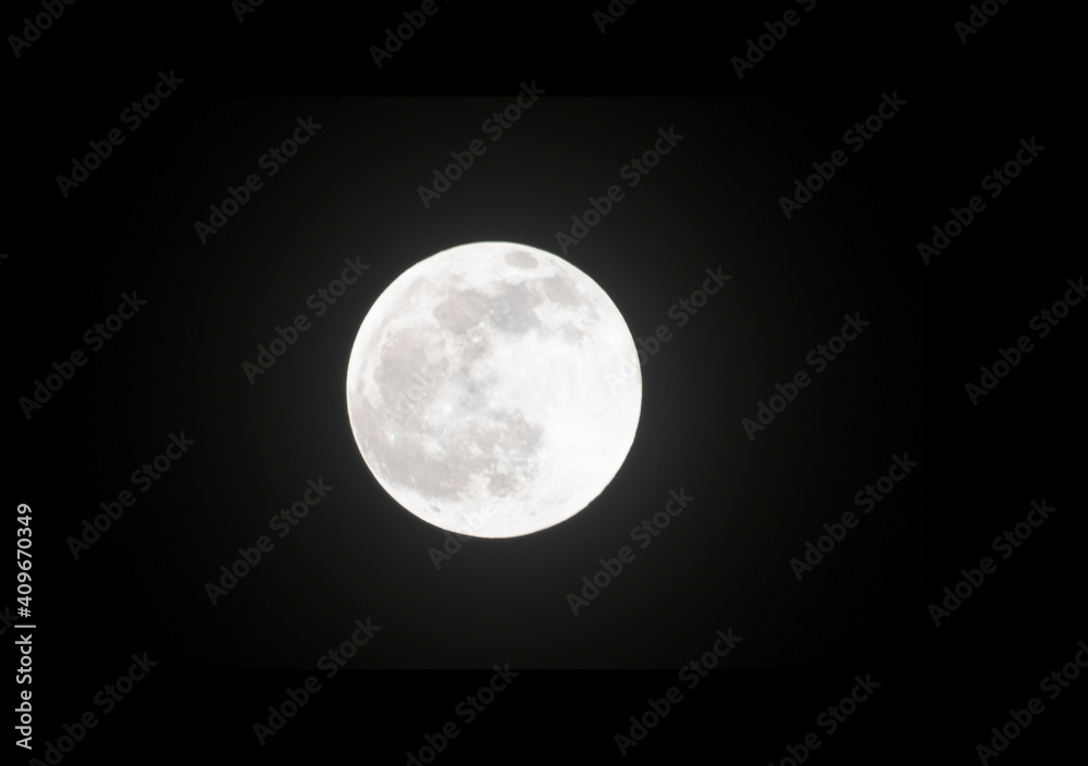 Obraz premium Cold Moon 2021