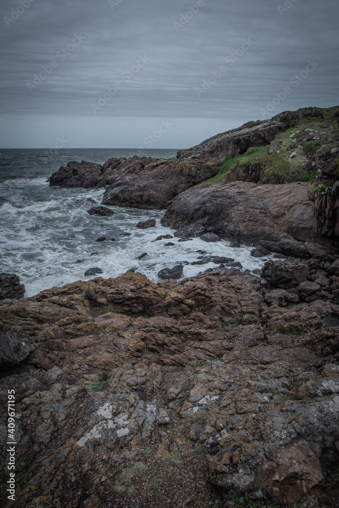 acantilados y rocas en la orilla de punta ballena uruguay acantilados y rocas en la orilla de punta ballena uruguay