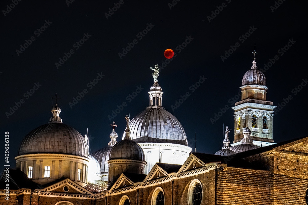 Red Blood Moon Eclipse Padova Italia