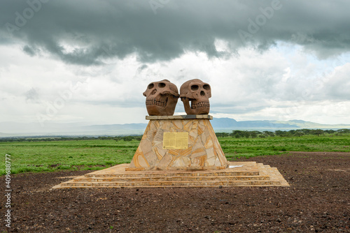 Olduvai Gorge Museum (Ngorongoro Conservation Area). Statue on the entrance. Skulls of Paranthropus (left) and Homo Habilis (right).