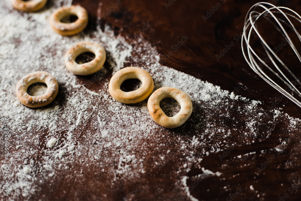 Naklejka premium rams with flour on the table