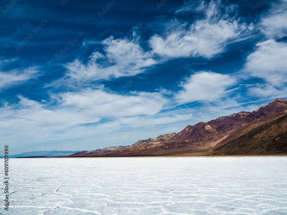 Obraz premium White valley in the desert.