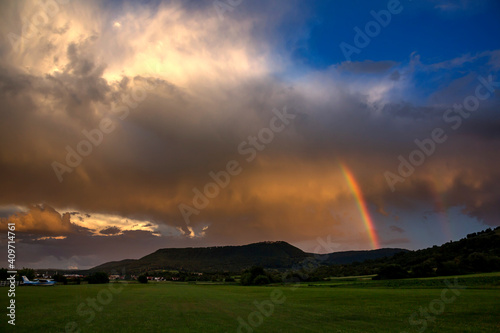 Regenbogen über der Schwäbischen Alb