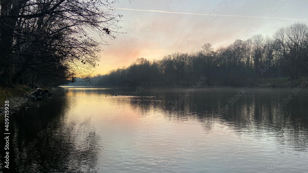 Obraz premium sunrise over the lake