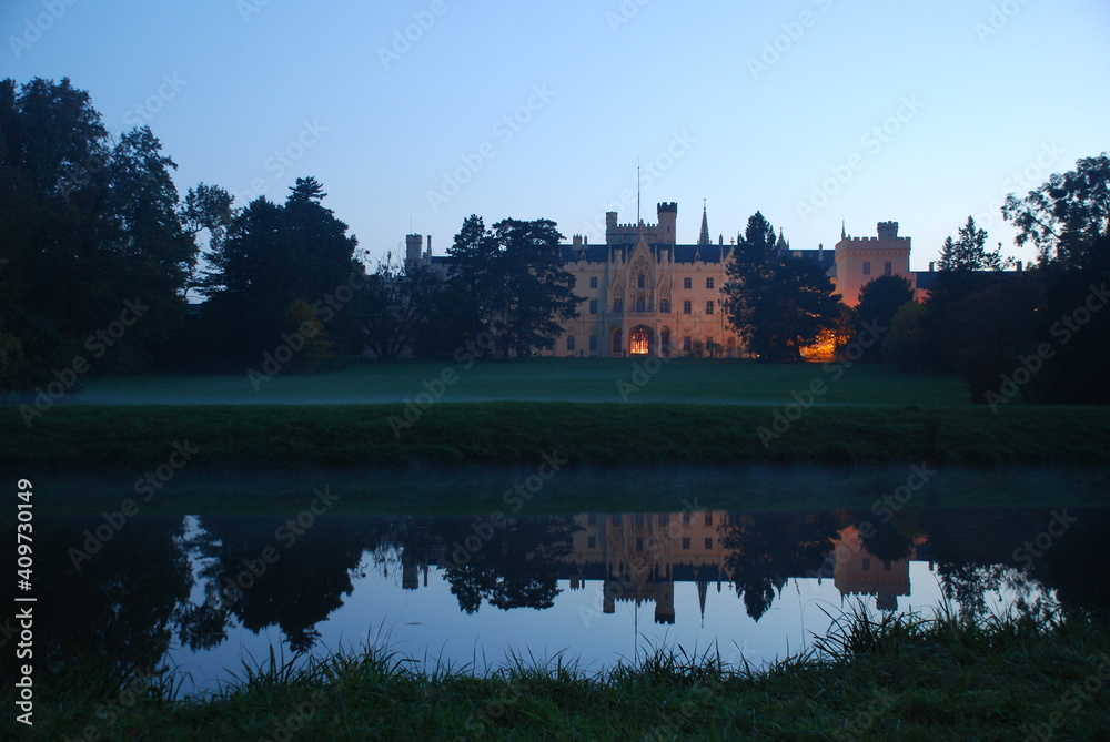 Naklejka premium Lednice Chateau reflected in water in evening