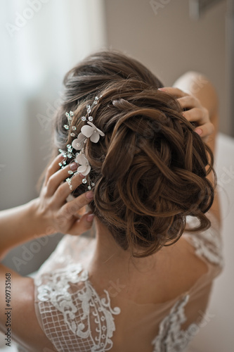 Beautiful bride hairstyle with beaded decoration 2502.