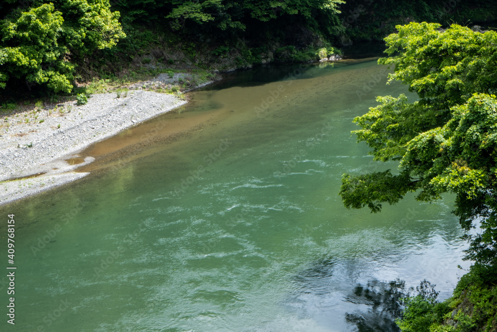 Naklejka premium 風景素材 爽やかな初夏の清流