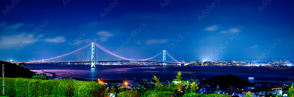 Naklejka premium 夜の明石海峡大橋 兵庫県