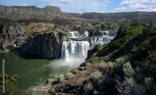 Breathtaking Shoshone Falls in southern Utah