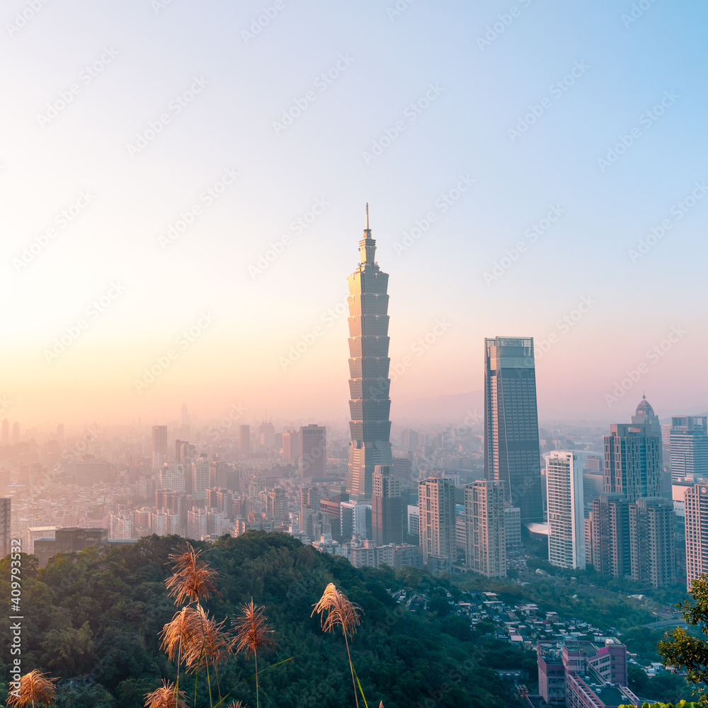 Naklejka premium The most beautiful Viewpoint taipei city sunset in taiwan.