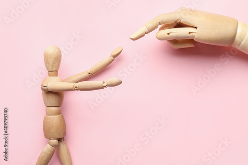 Wooden mannequin and hand o...