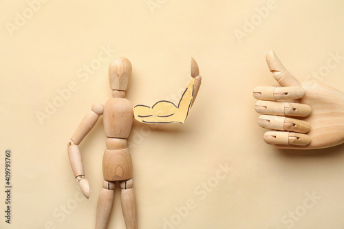Wooden mannequin and hand o...