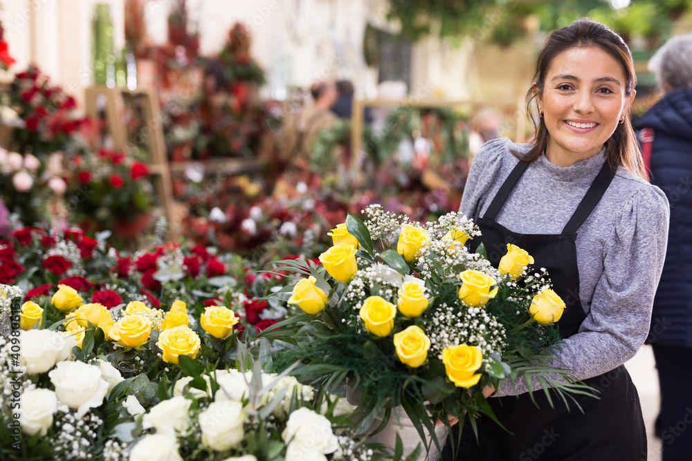 Fototapeta premium Flower seller prepares a luxury bouquet at a flower shop